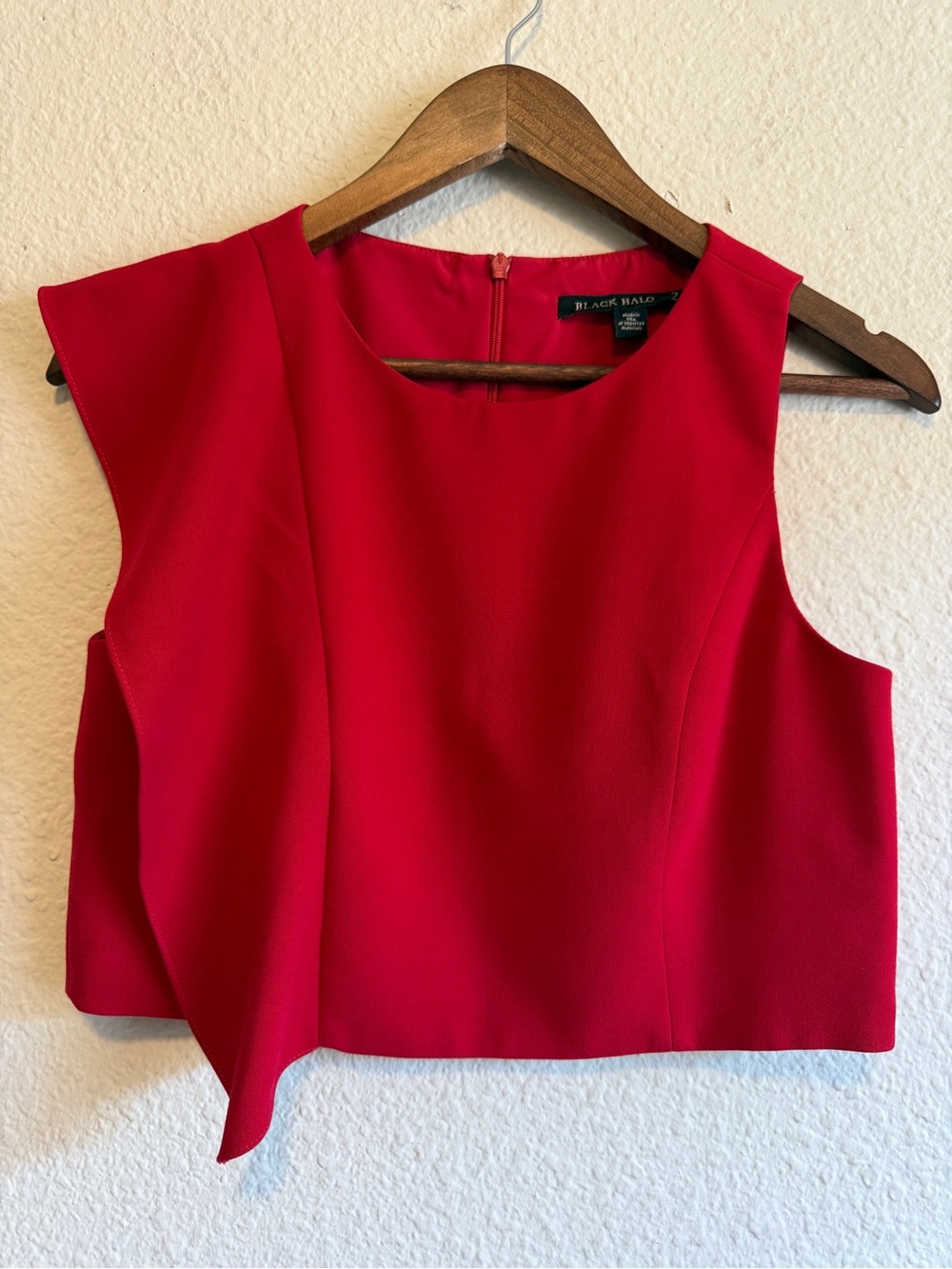 Black Halo Red Sleeveless Draped Crop Top-size 2